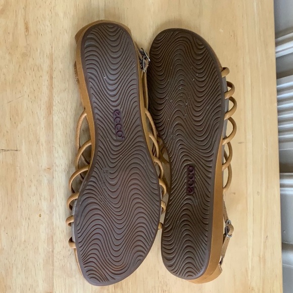 Shoes - Picture 4 of 4